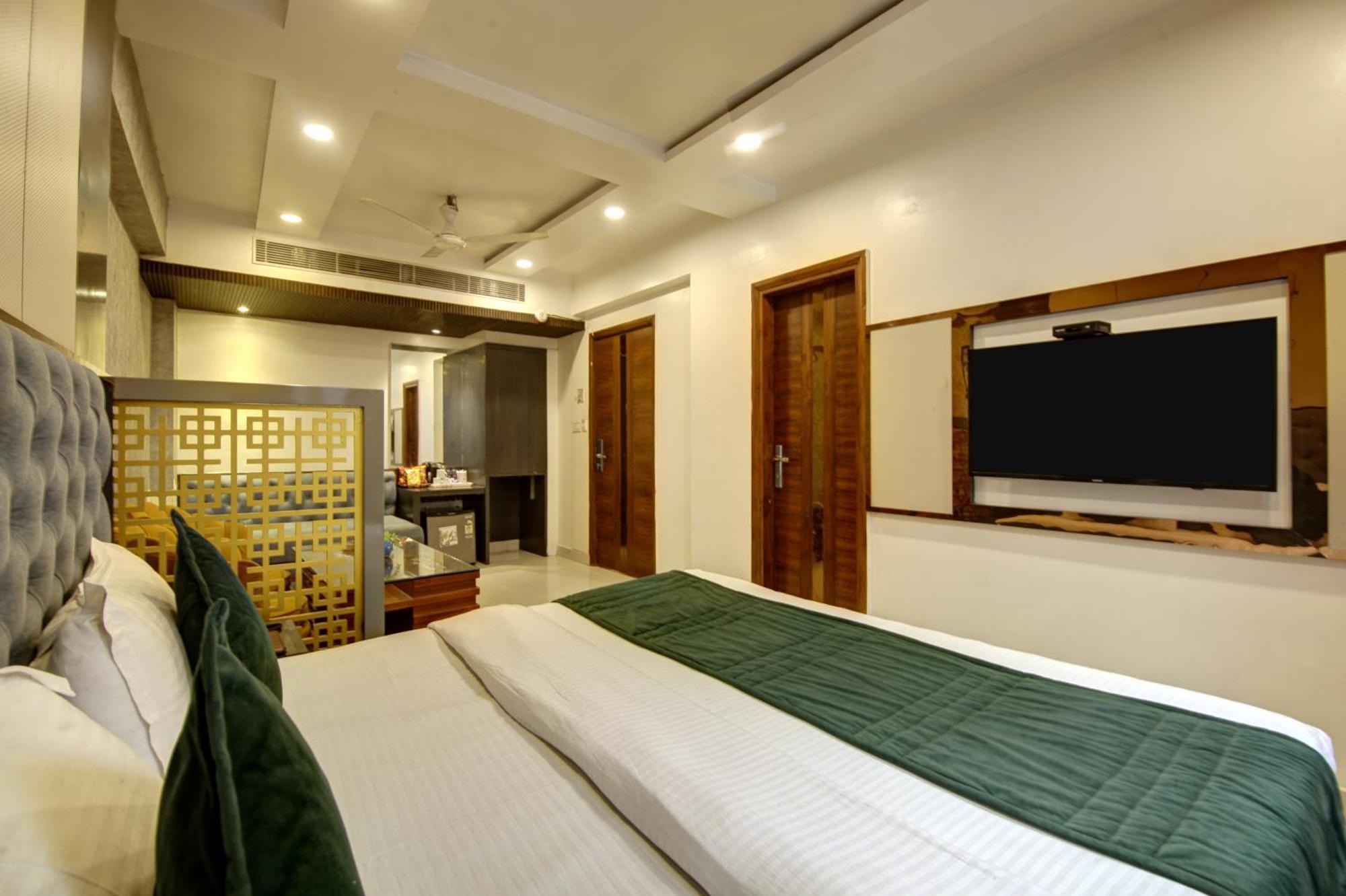 The Shanti Plaza - New Delhi Extérieur photo