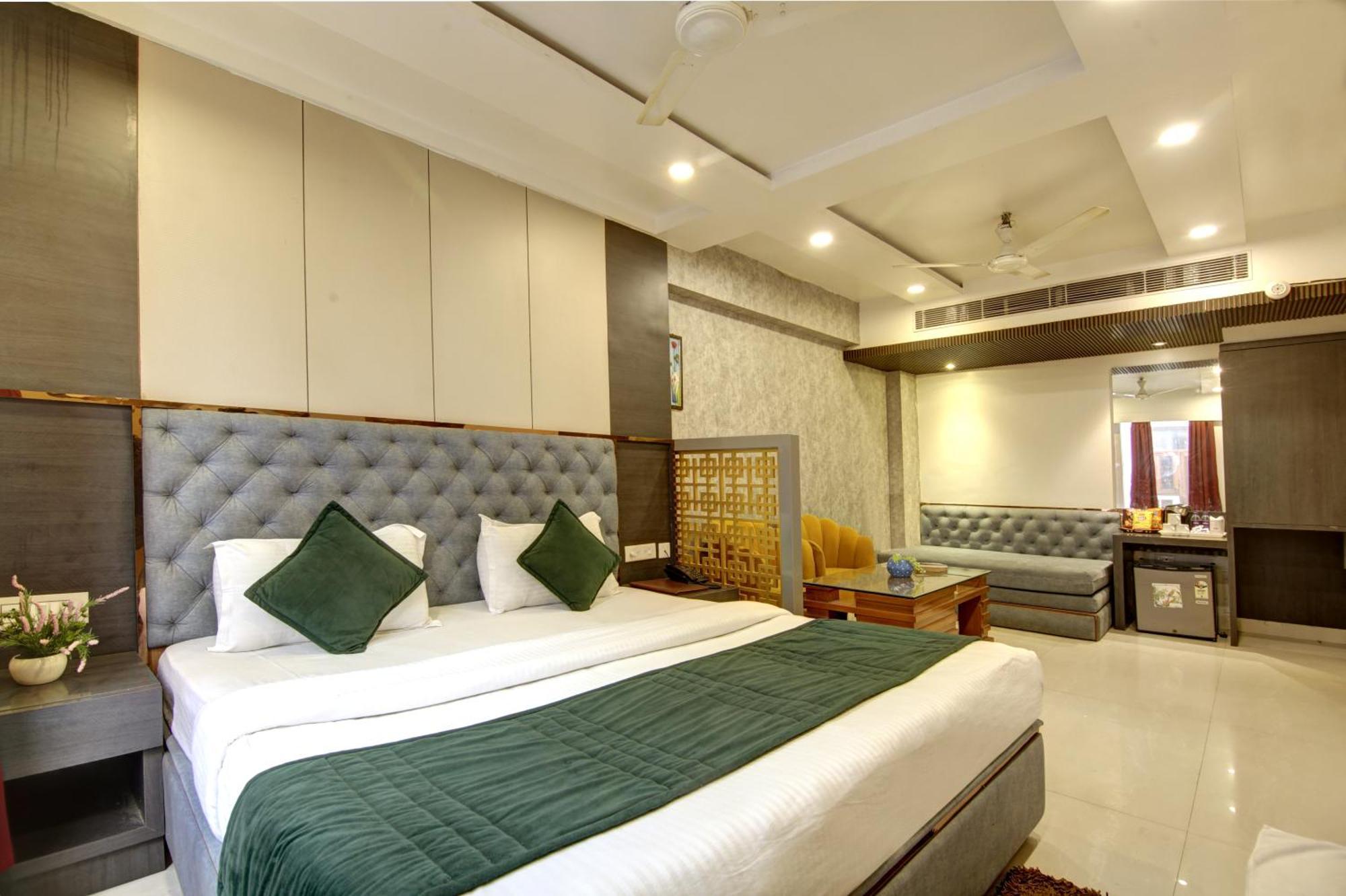 The Shanti Plaza - New Delhi Extérieur photo