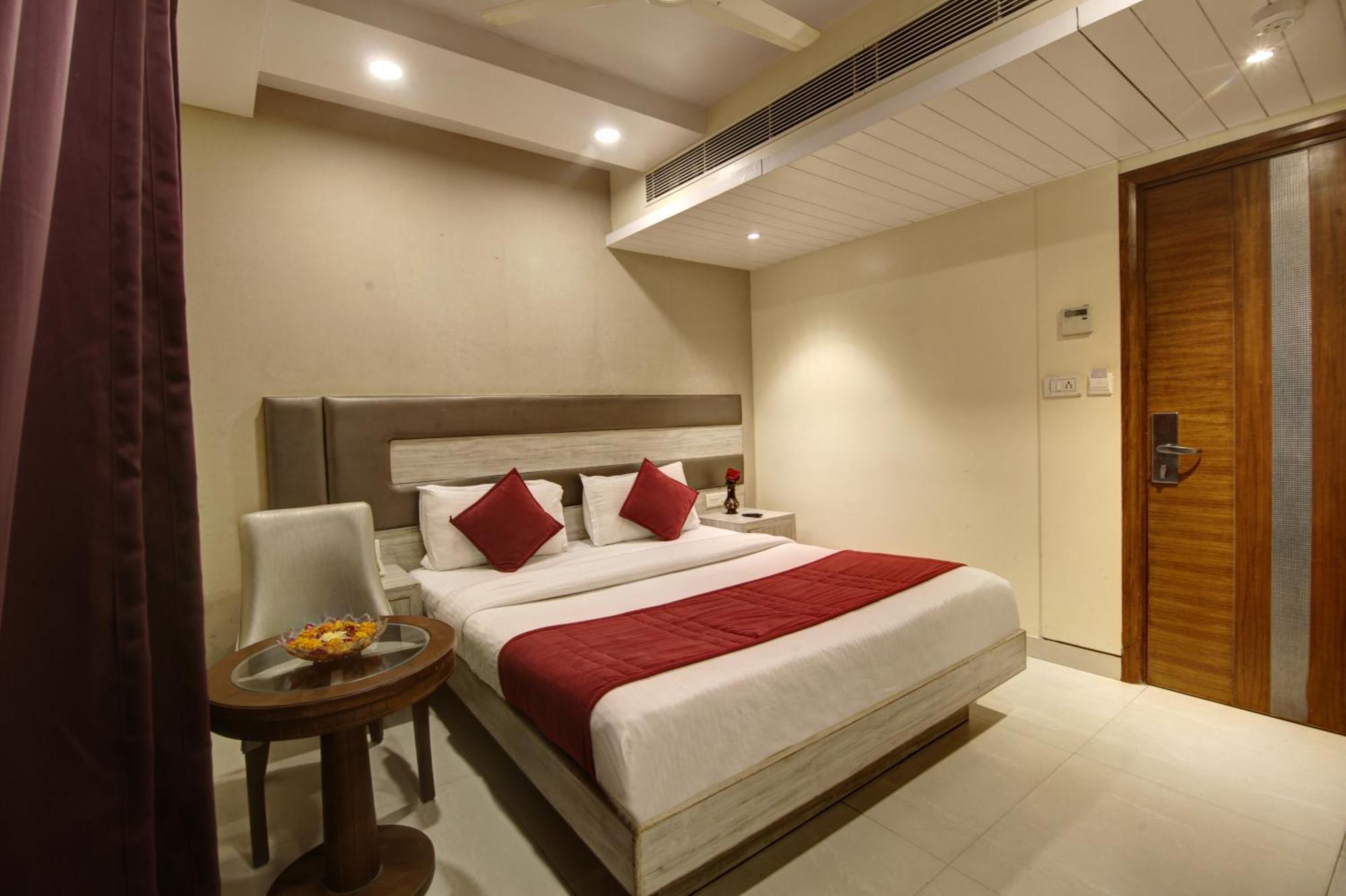 The Shanti Plaza - New Delhi Extérieur photo