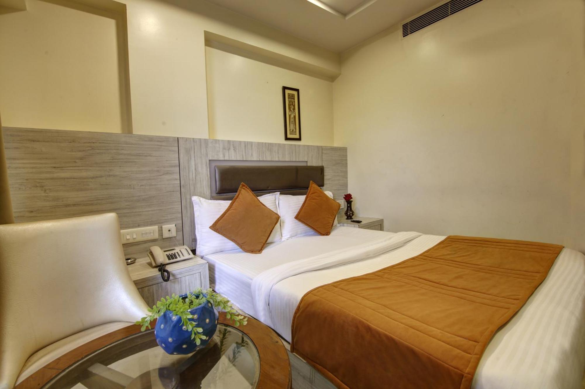 The Shanti Plaza - New Delhi Extérieur photo