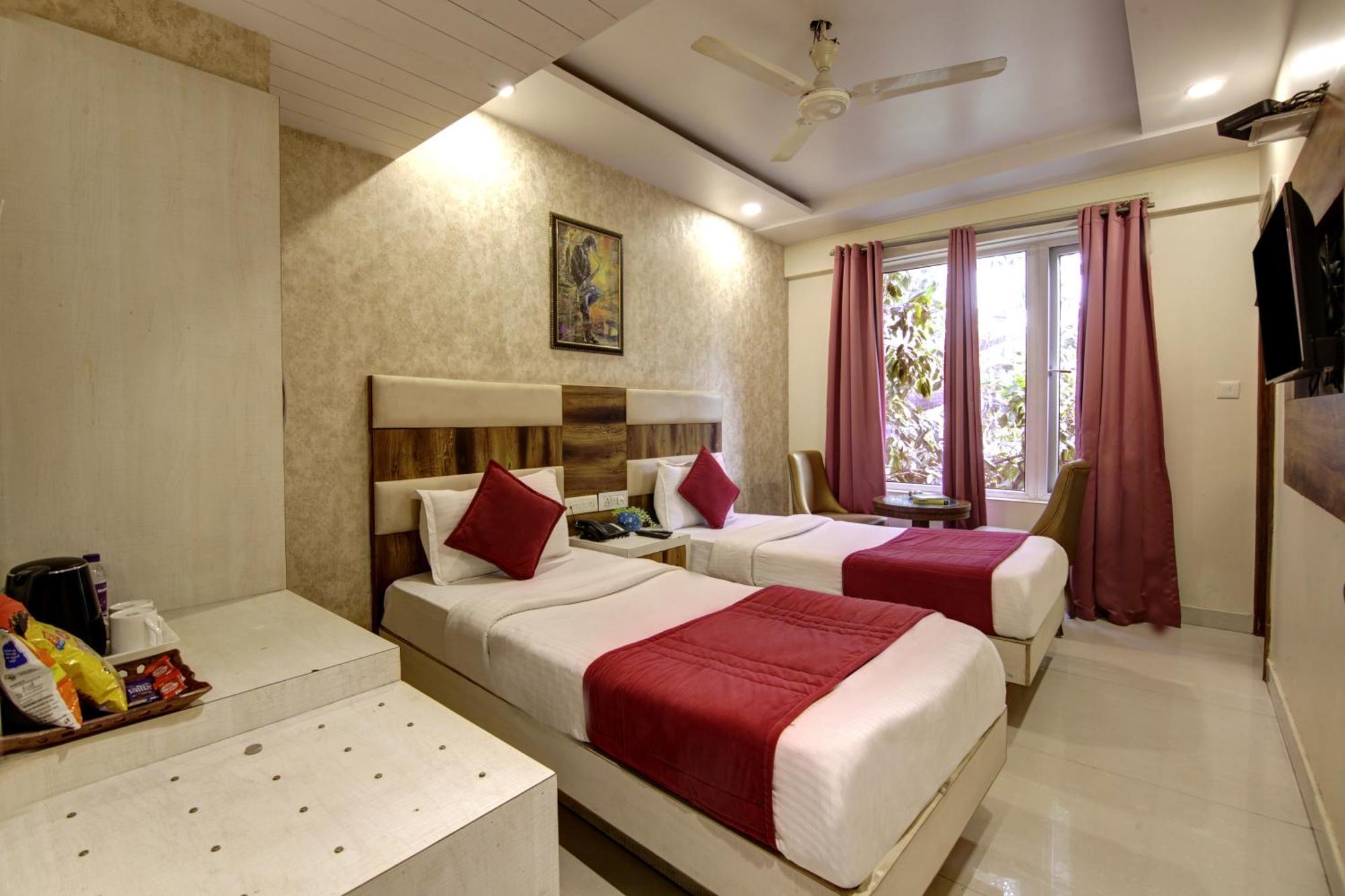 The Shanti Plaza - New Delhi Extérieur photo