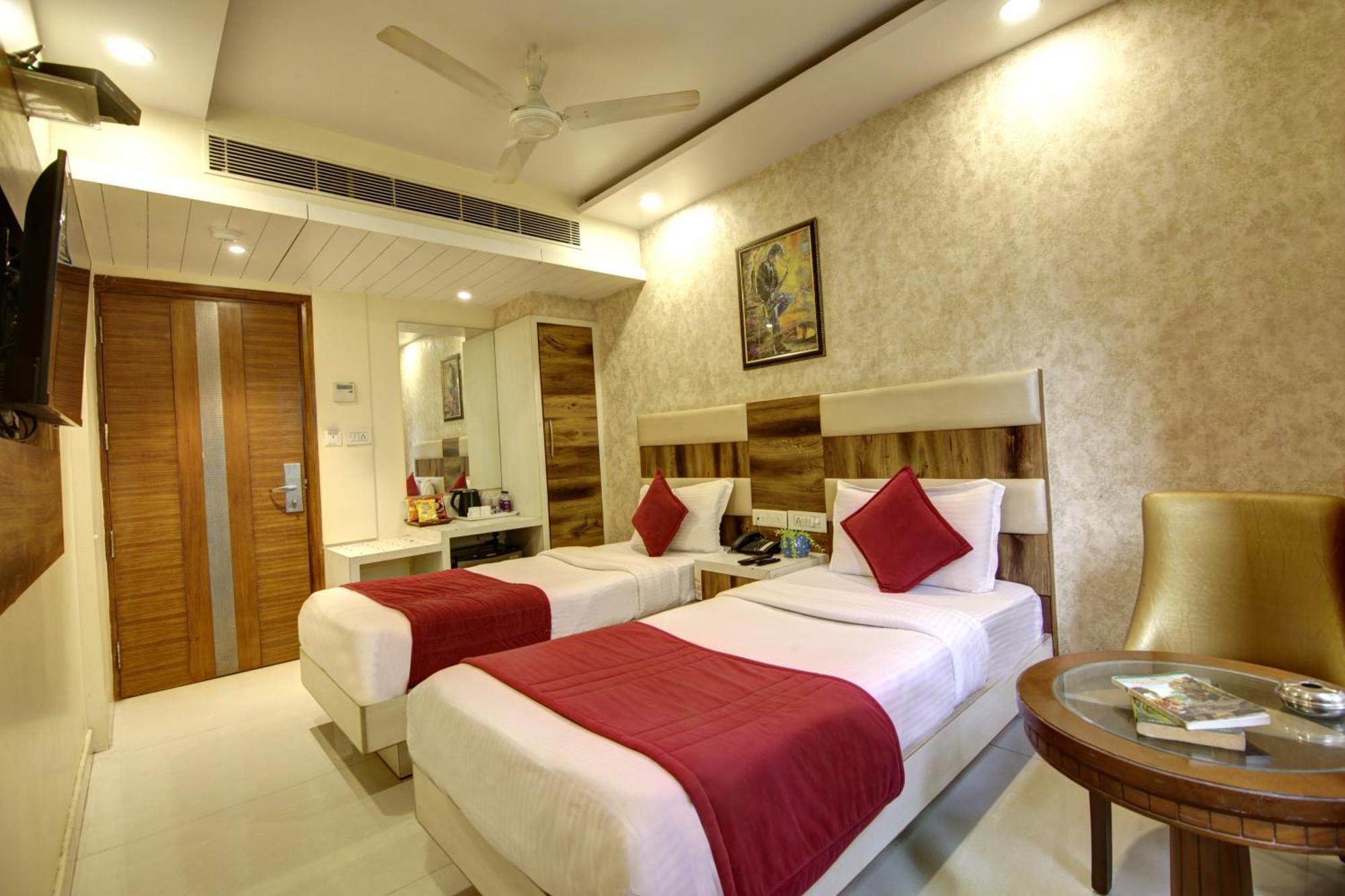 The Shanti Plaza - New Delhi Extérieur photo