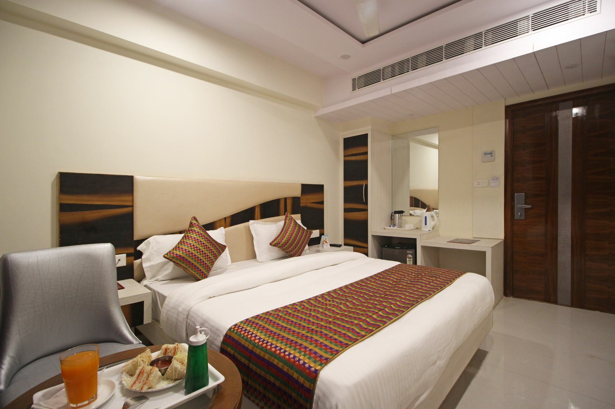 The Shanti Plaza - New Delhi Extérieur photo